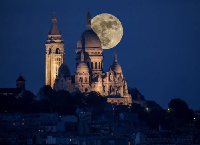 Celui Qui Va Visiter Les Lieux Saints Les fantômes de Montmartre – visite nocturne version courte – Mob Events